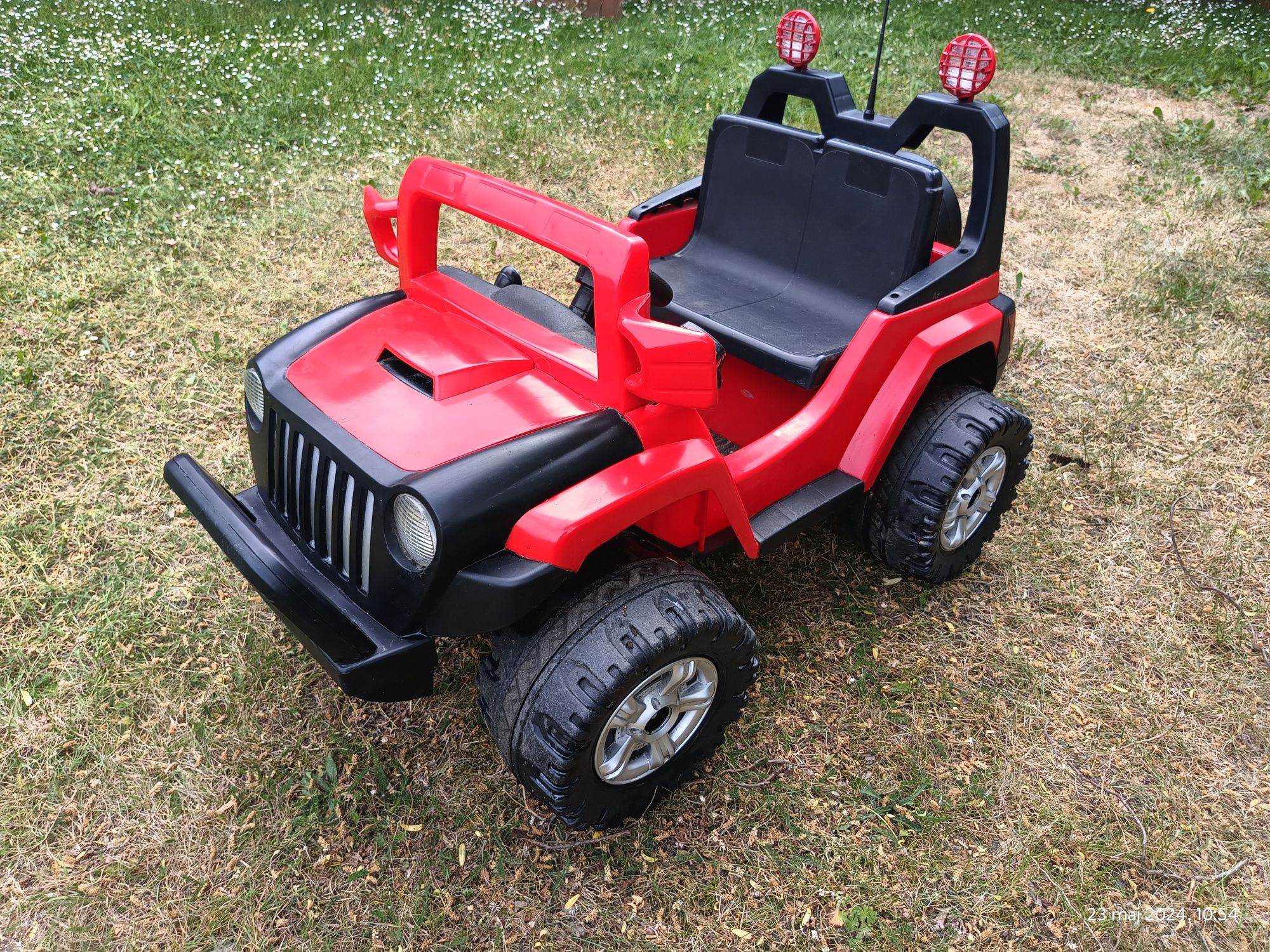 Autko jeep na akumulator