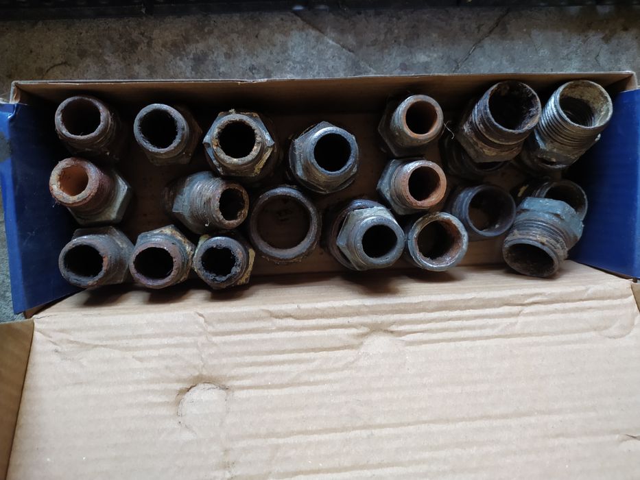 Kolanka, trójniki, mufki, śrubunki