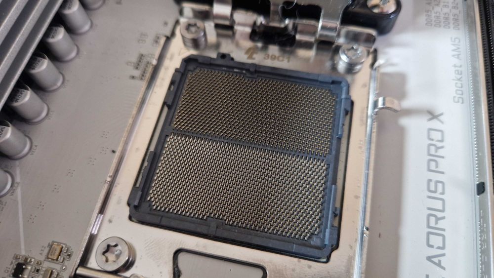 Płyta główna Gigabyte X670E AORUS PRO X AM5 DDR5 mała wada N1643