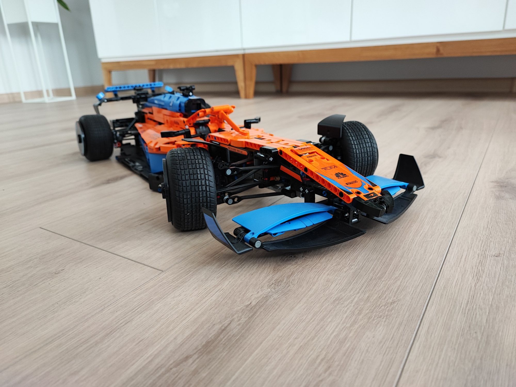 LEGO technic 42141 McLaren Formula 1