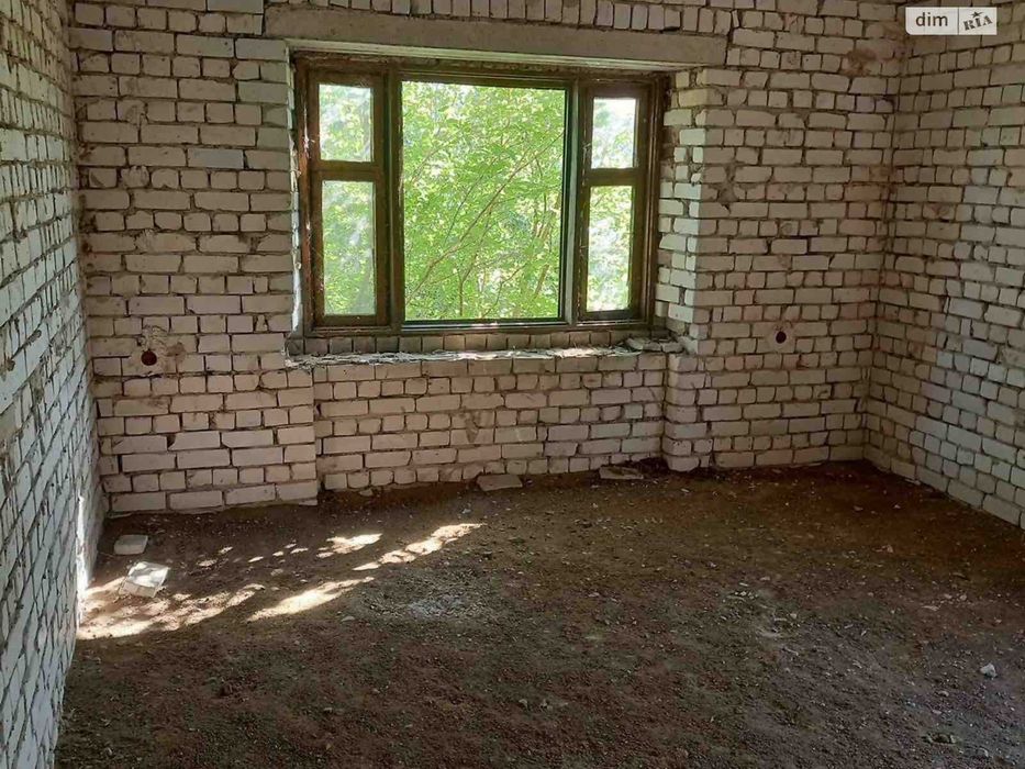Просторий 3-х поверховий будинок для всієї родини