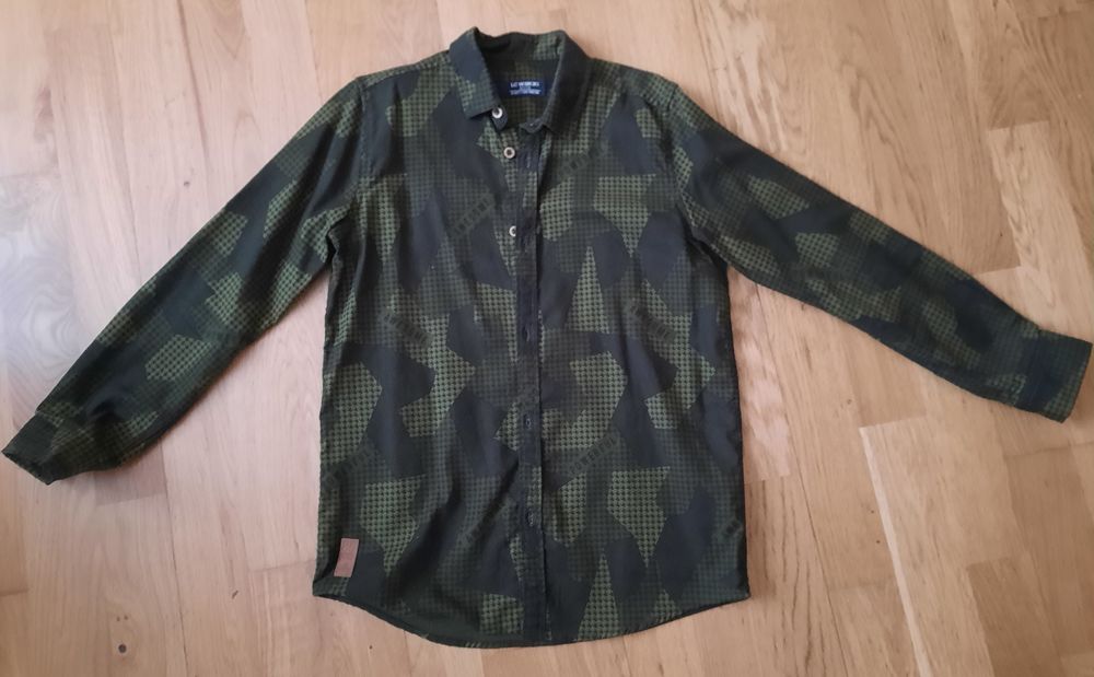 Камуфляжні джогери і рубашка на хлопчика розмір 140-146