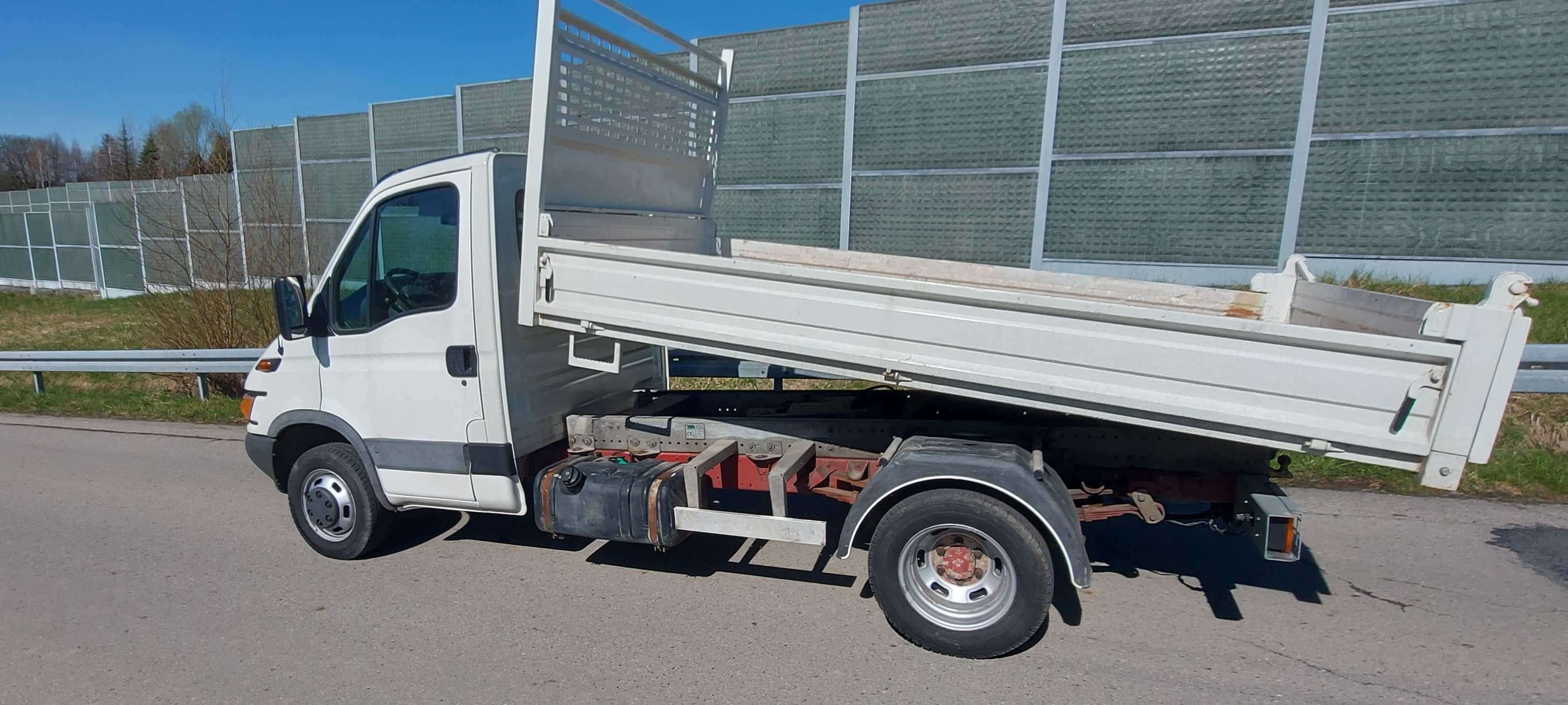 Wypożyczalnia Wywrotka wynajem  Bus Iveco