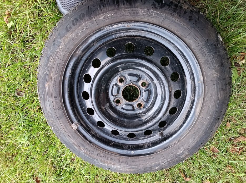 Sprzedam koła 4szt Toyota Yaris zimowe 15