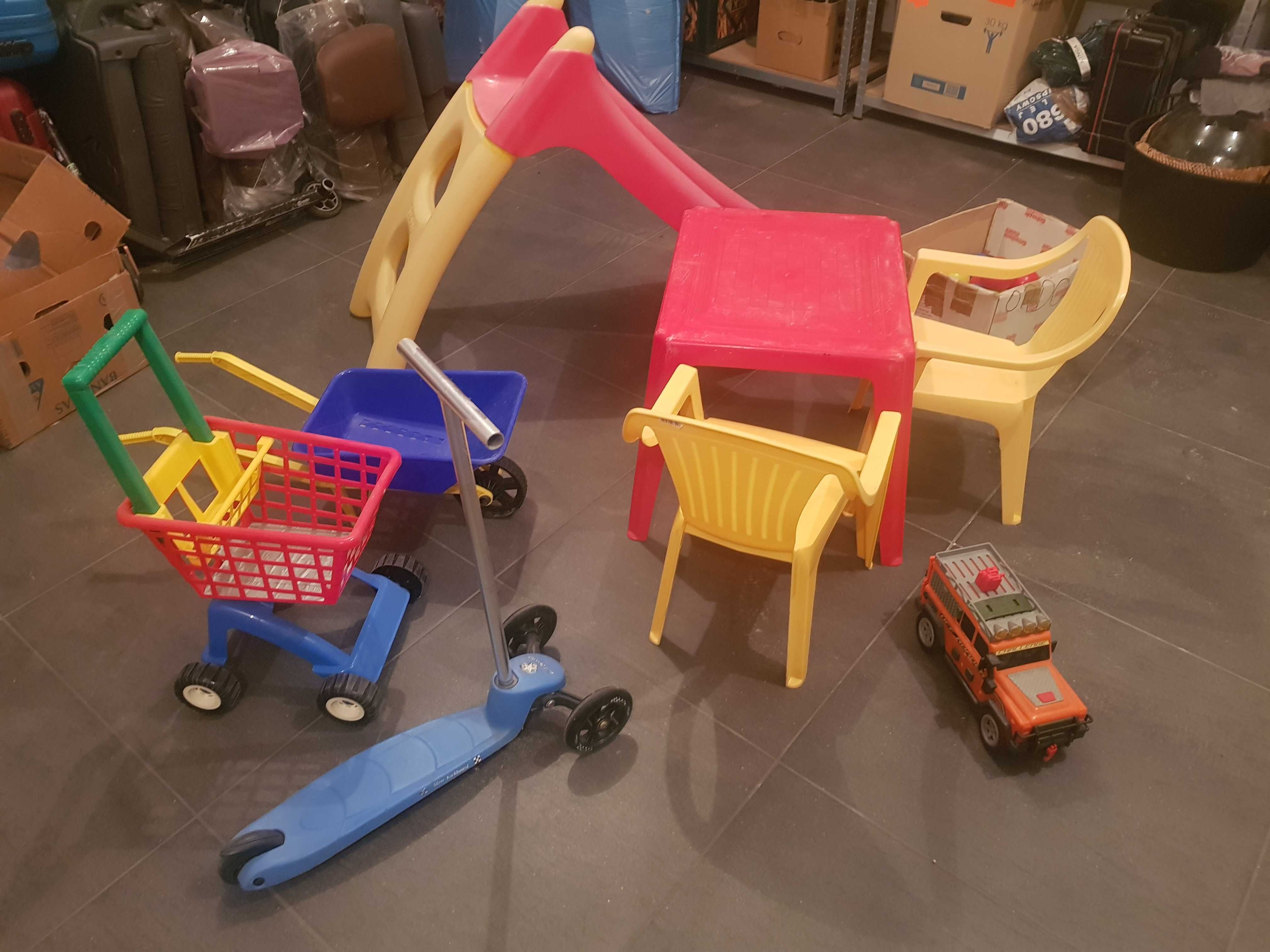 Zjeżdzalnia SIMBA, stolik krzesła hulajnoga piłki itd