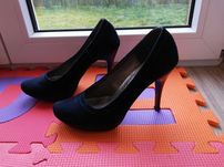 Sprzedam granatowe zamszowe buty rozmiar 36 polecam