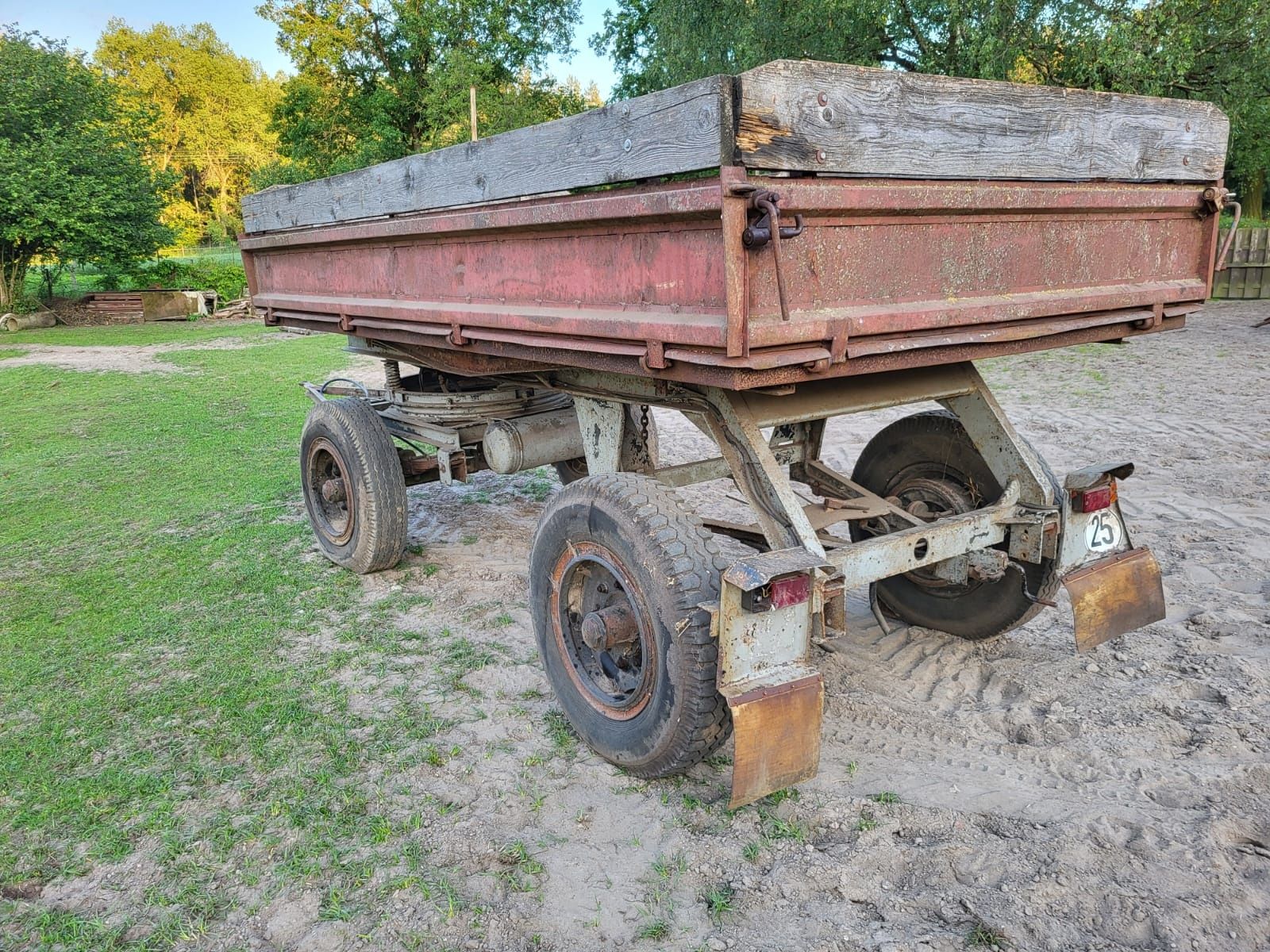 Przyczepy rolnicze hl6011