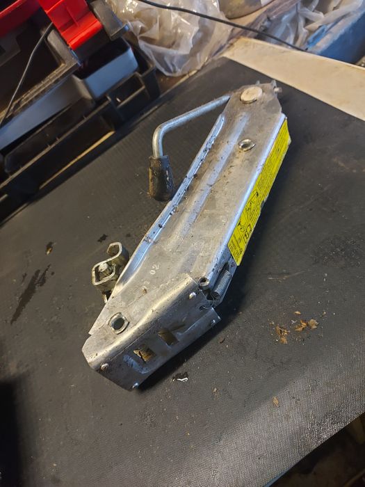 Lewarek aluminiowy audi a3/a4/a6