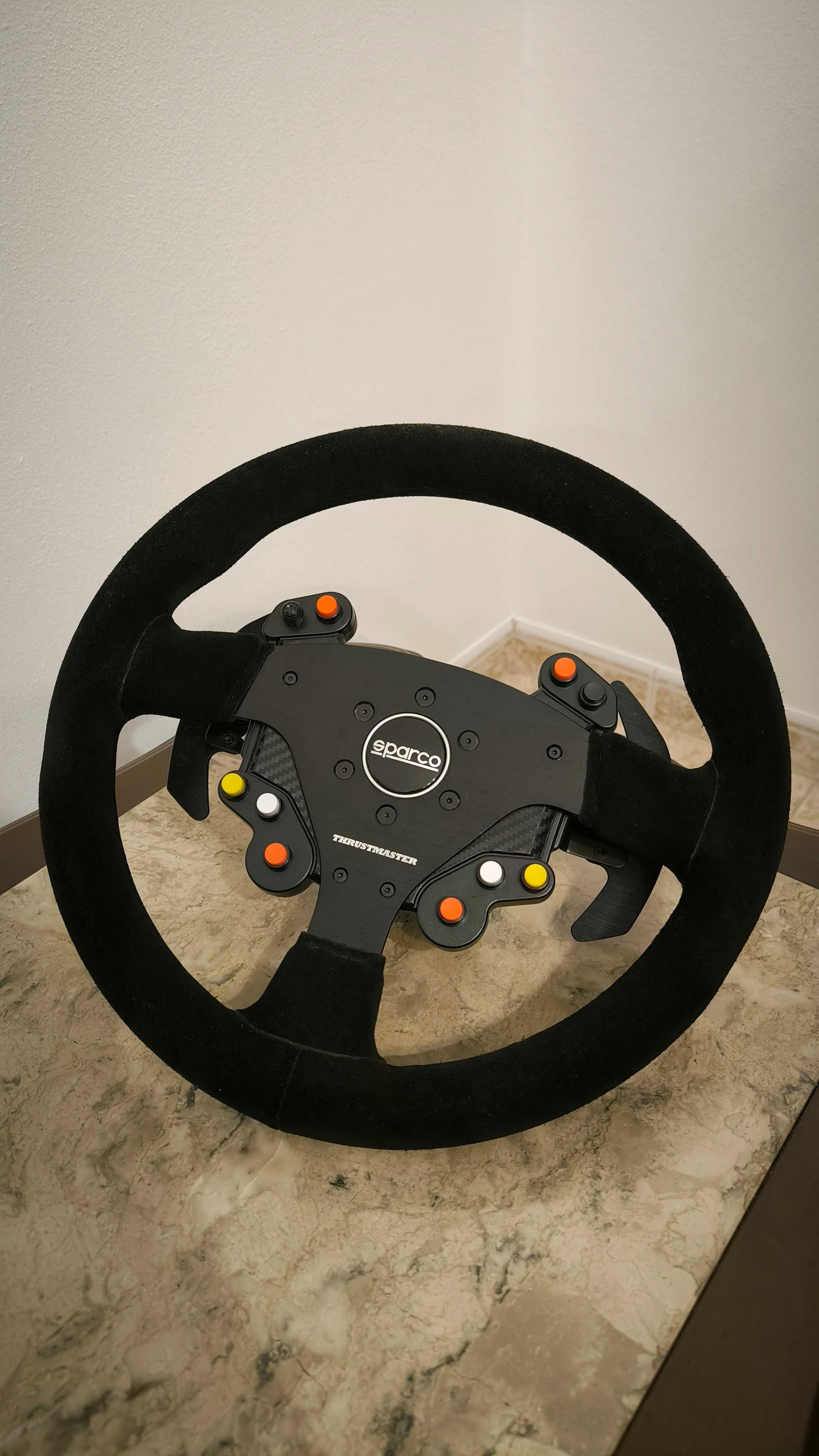 Volante e base Thrustmaster T818