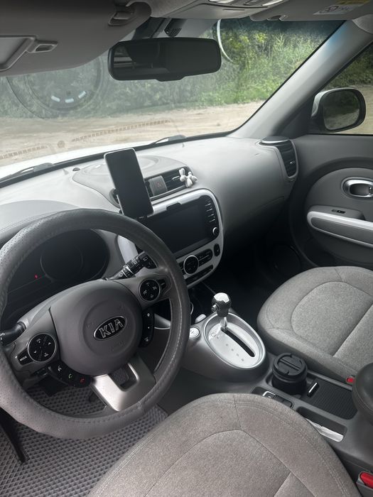 Прокат, оренда Авто Kia Soul електромобіль проїзд 250