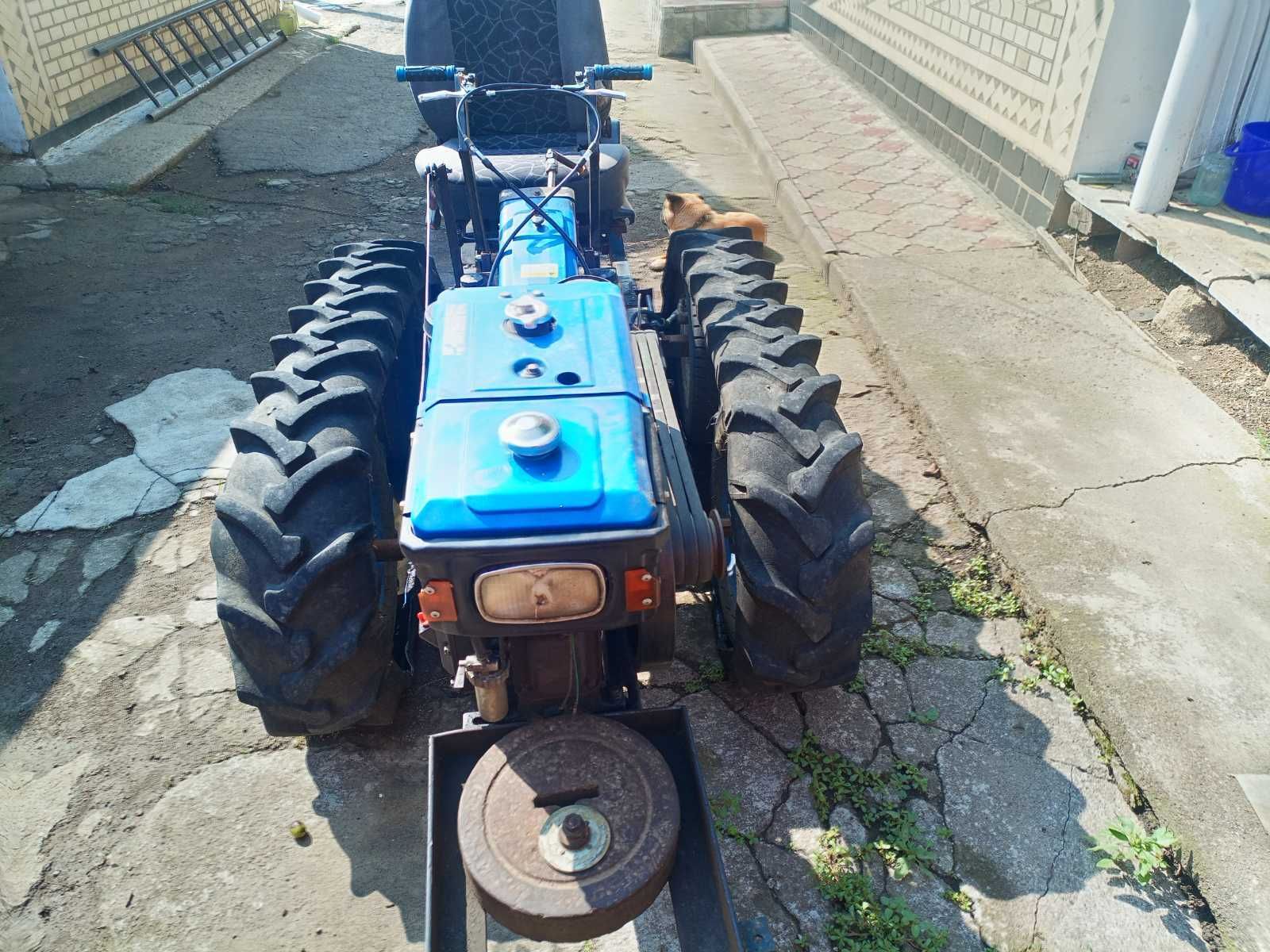 Продам мінітрактор на гусеничному ходу на базі мотоблока Зубр 8