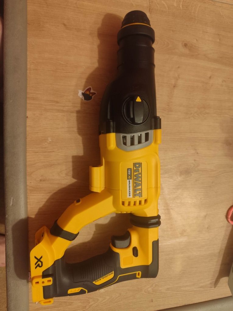 Młotowiertarka DEWALT DCH263