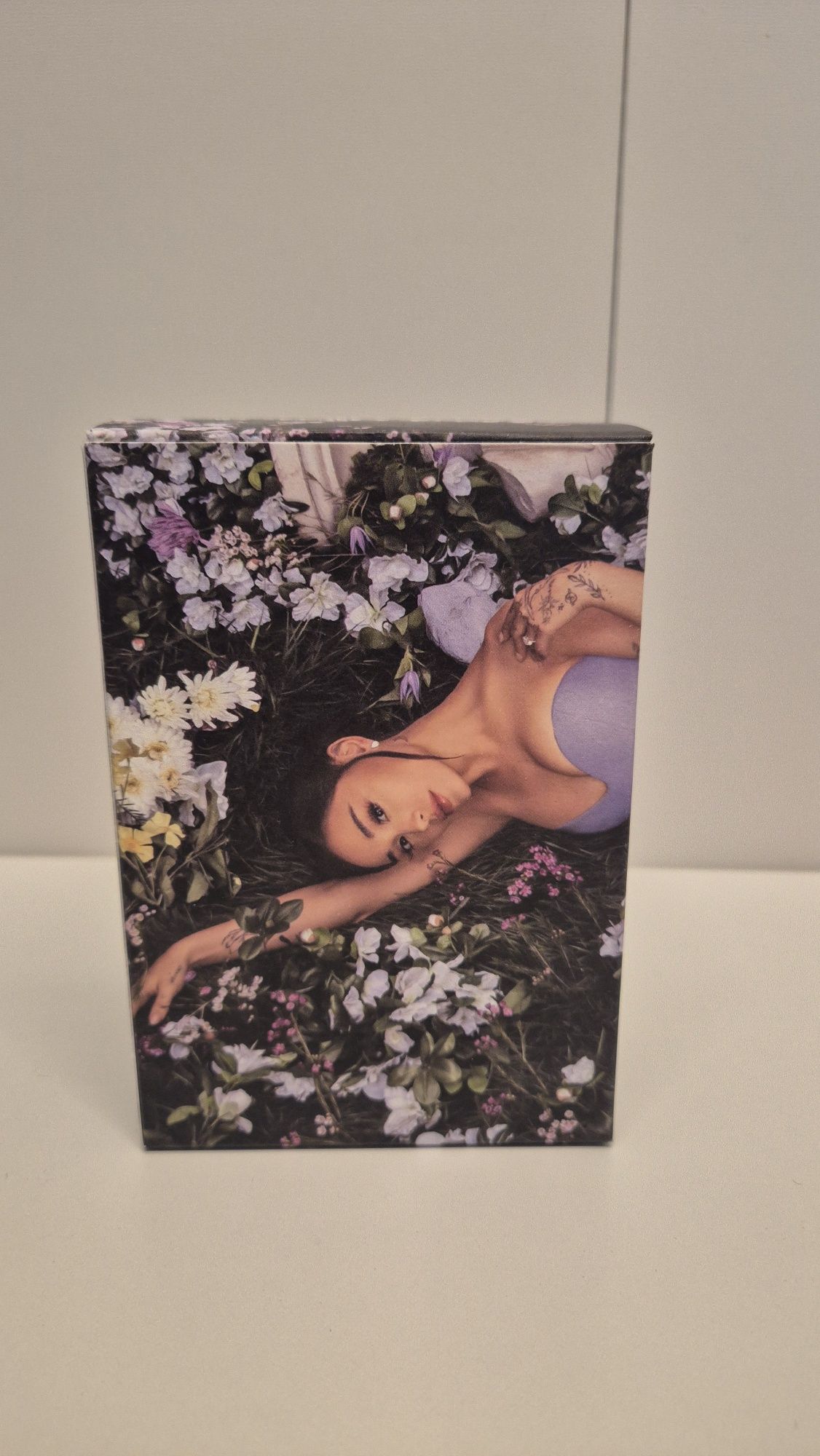 Pudełko po perfumach god is a woman Ariana Grande