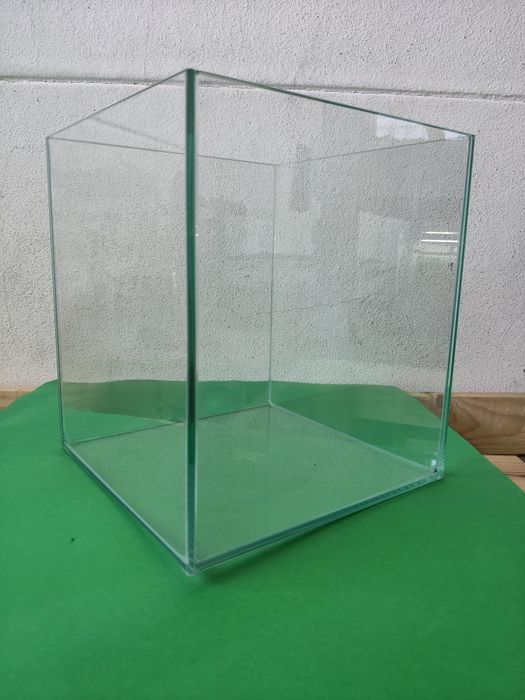 Aquário  cubo 28/25/25