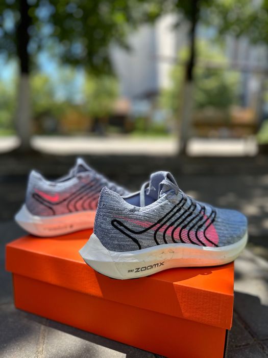Оригінальні бігові кросівки Nike Pegasus Turbo Next Nature  DM3413 400