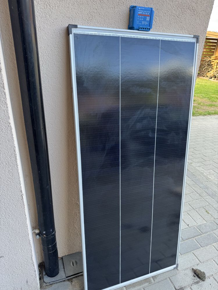 Panel solarny wraz z regulatorem MPPT victron