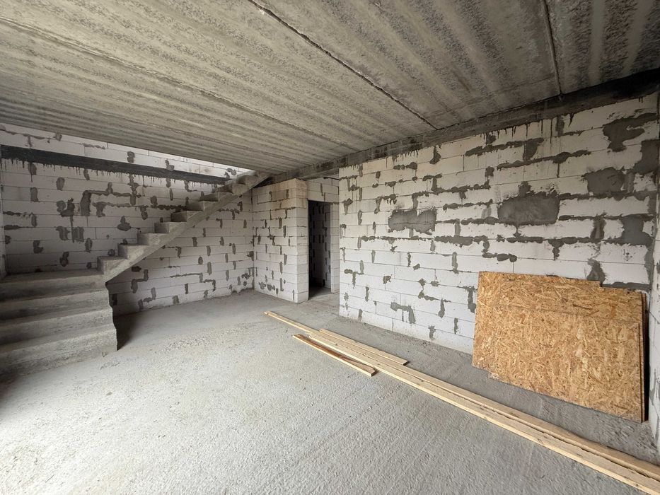 Продам сучасний таунхаус у селищі Баришівка