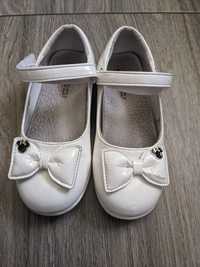 Туфлі на дівчинуку 30 розмір білі в чудовому стані туфли на девочку