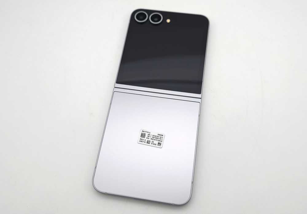 Samsung Galaxy Flip6 12/256GB Silver 6.7" 120Hz / Snapdragon 8 Gen 3