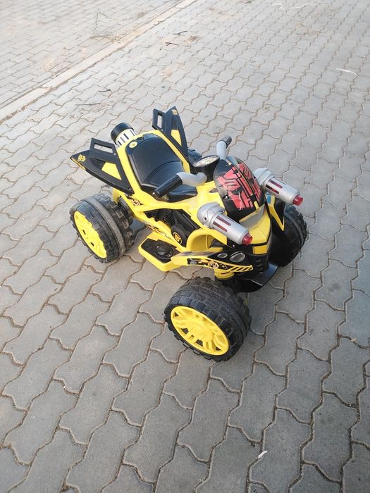 Moto quatro elétrica