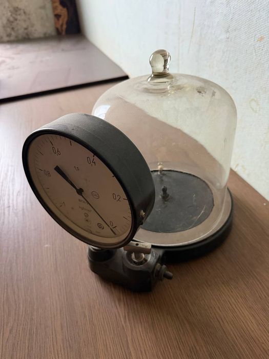 Продам прибор вакуумная колба.