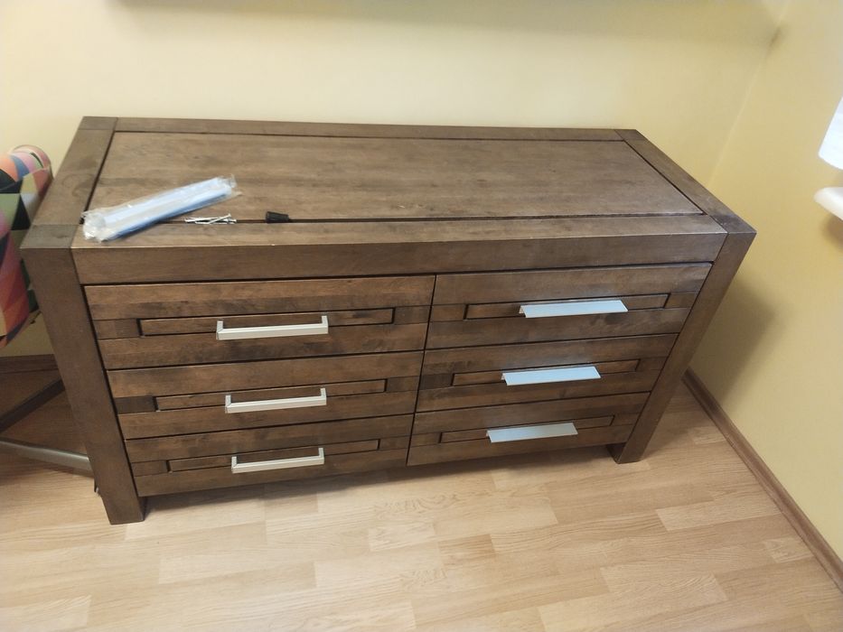 Duża komoda drewniana,  naturalne drewno - orzech,  woskowana