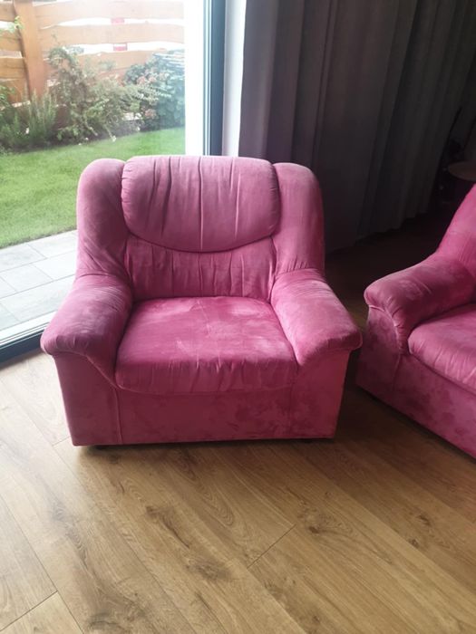 Sprzedam kanapę z 2 fotelami.