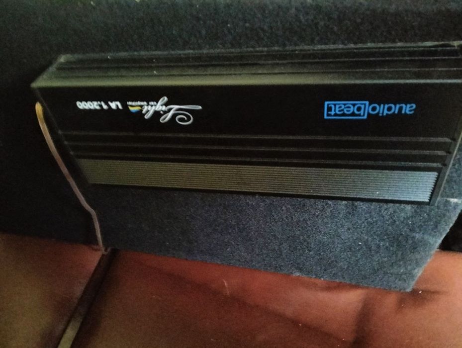 Продам на 2 кв і усілок