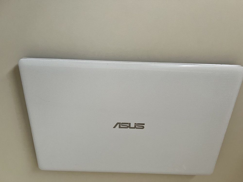 Ноутбук компьютер ASUS