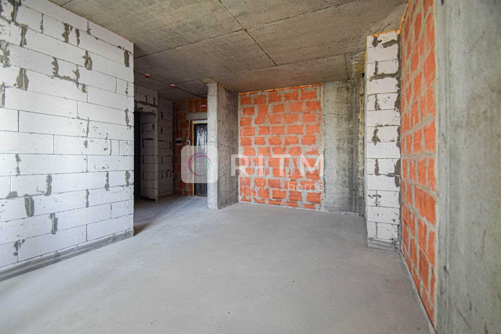 1-к. квартира 44 м2 з кухнею-студією в ЖК Варшавський мікрорайон