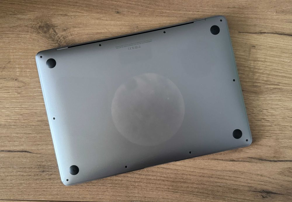 MacBook Air 13 2020 m1 8GB RAM 256GB SSD Space Gray