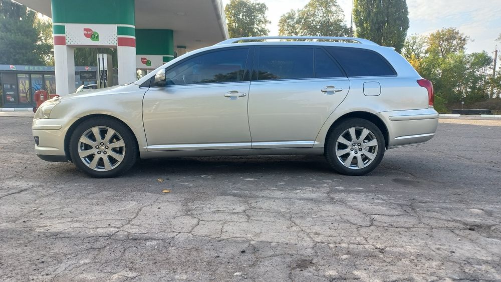 Продам тойоту авенсис