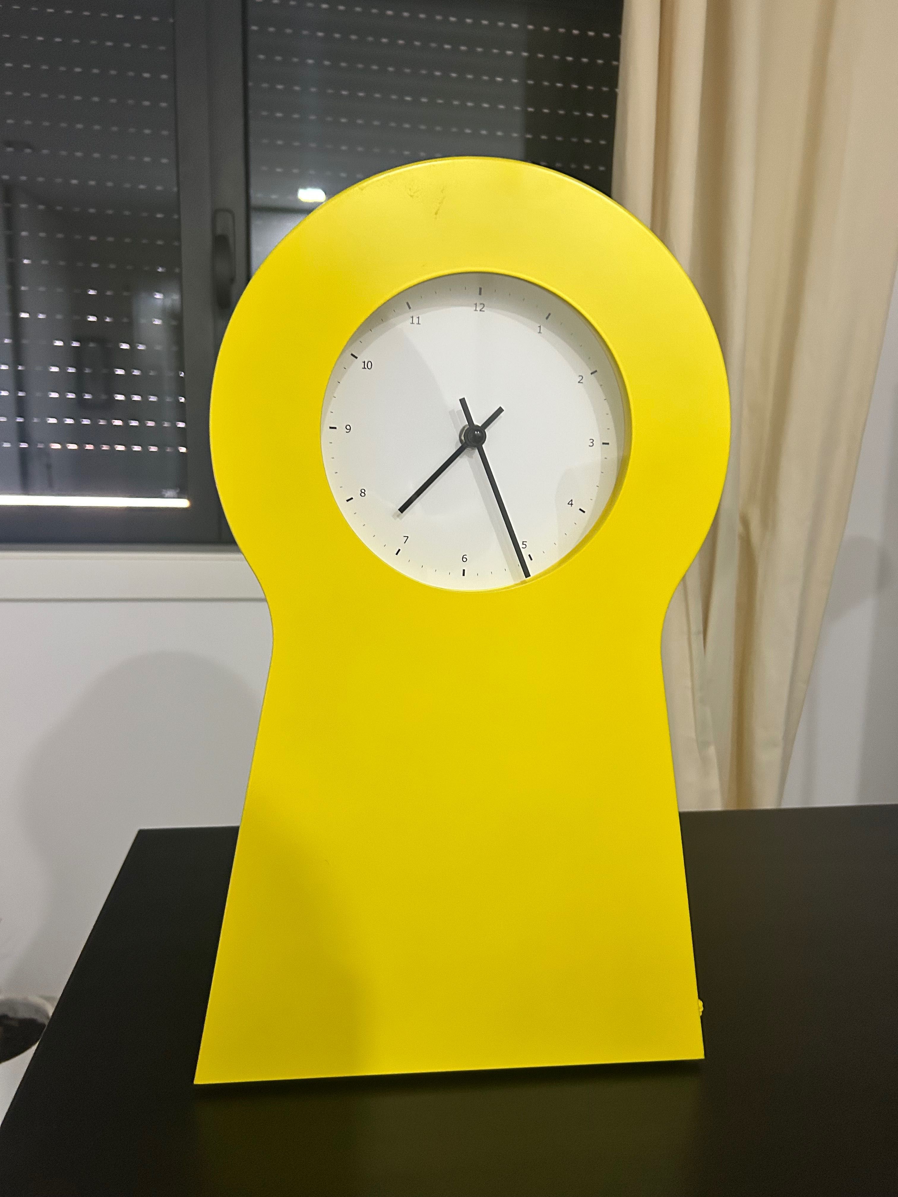 Relógio amarelo de mesa/parede