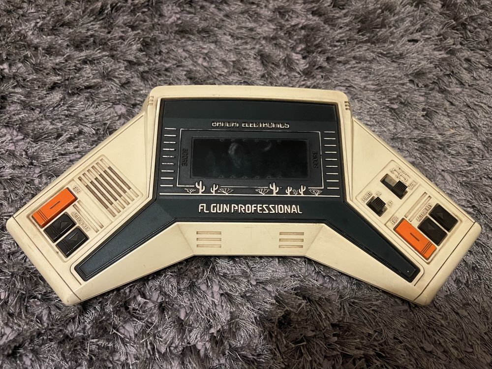 Conjunto 26 jogos e jogo eletrónico  de 1980 a funcionar