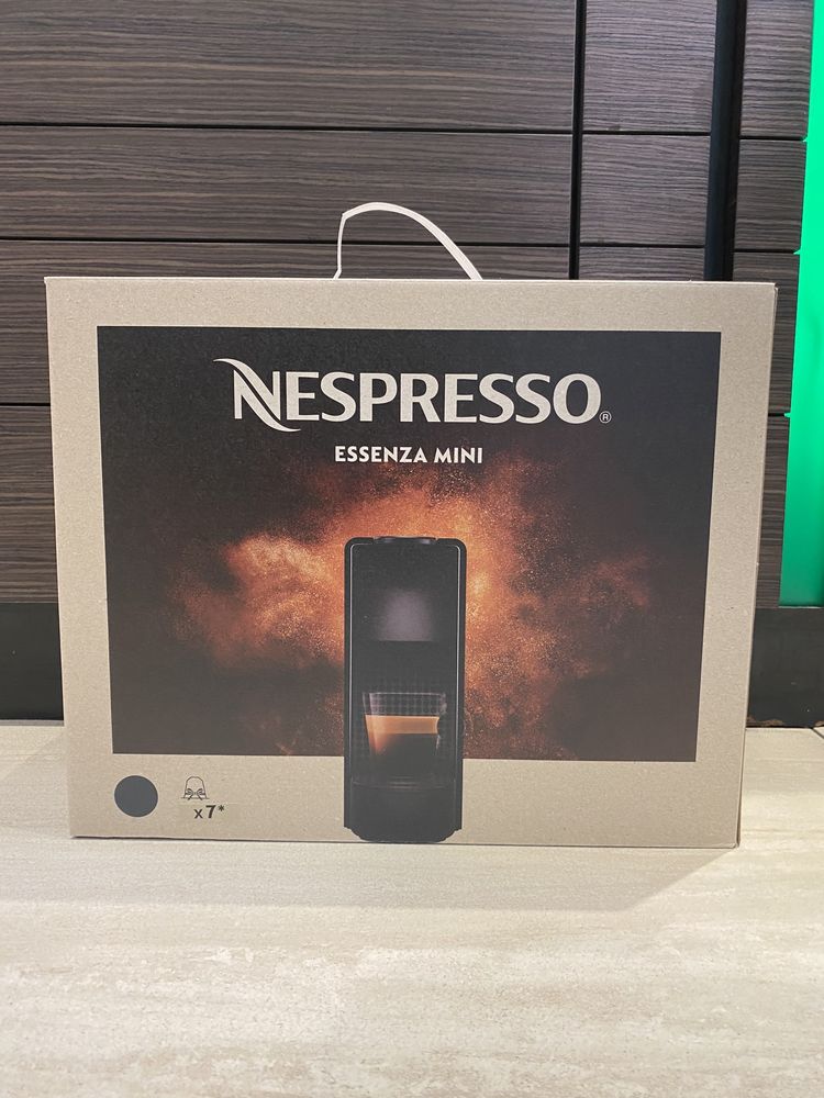 Nespresso essenza mini c30  NOVA NA CAIXA