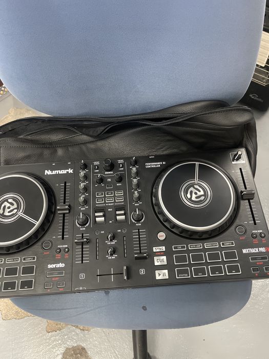 Mesa de DJ com pouco uso jà não uso