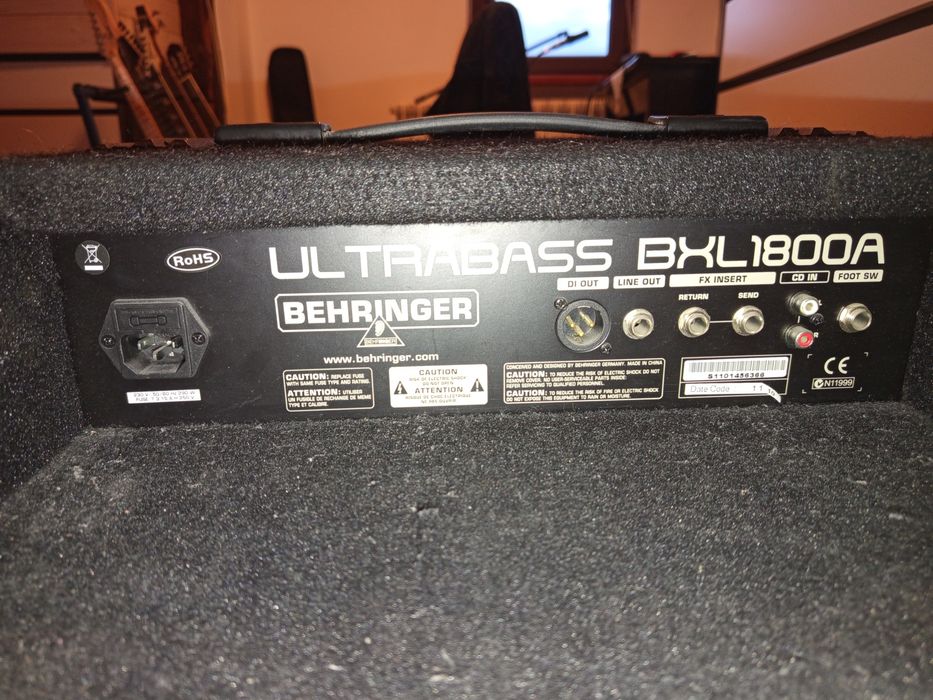 Wzmacniacz combo behringer ultrabass bxl1800 + kabel zasilający