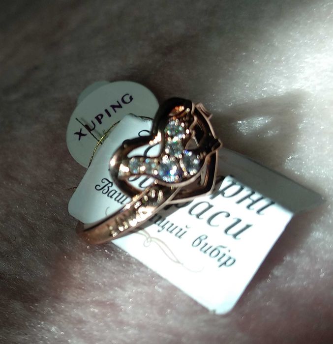 Кольцо Xuping белые фианиты позолота, размер 17