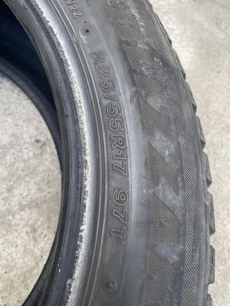 Шини зимові Bridgestone 225/55 r17