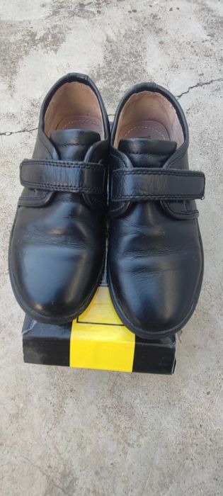 Кожаные школьные черные туфли на мальчика 28 размерн