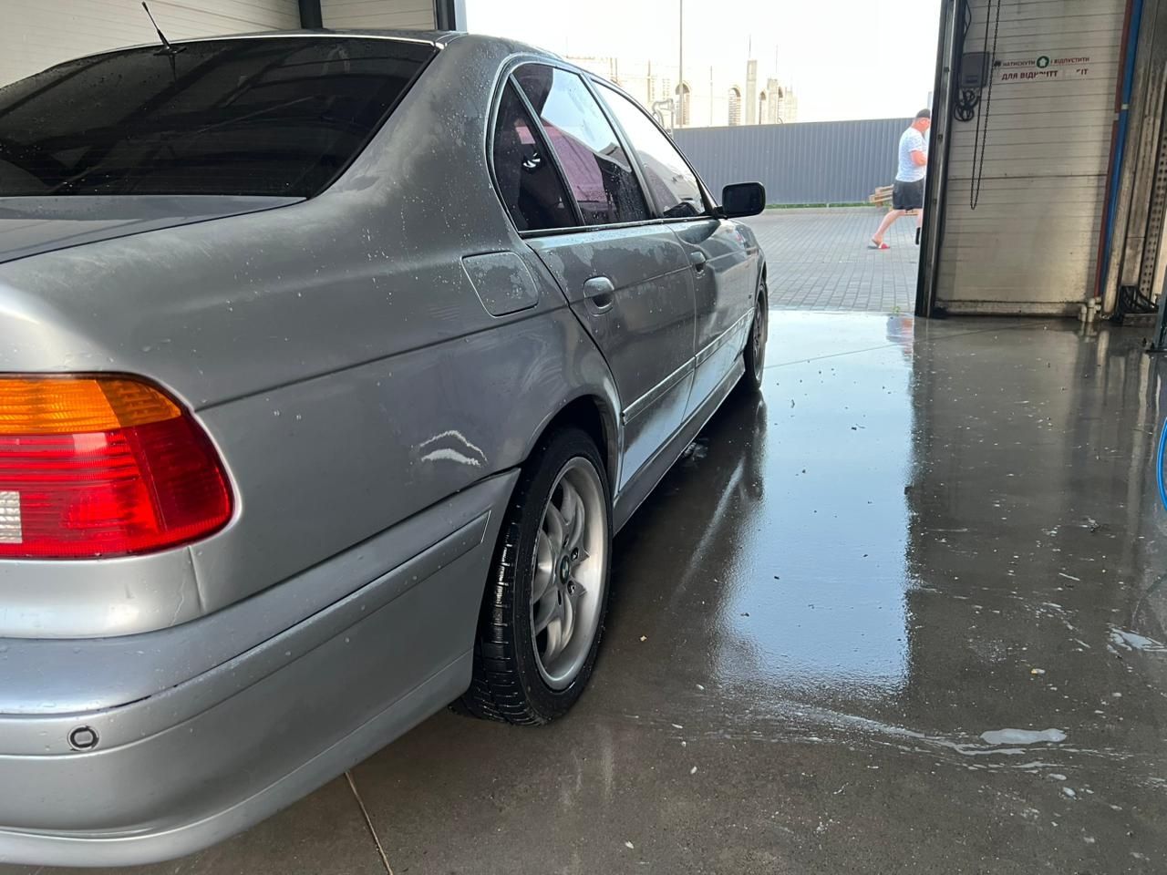 Продам BMW е 39 в шикарном состоянии вложение не требуется сел поехал