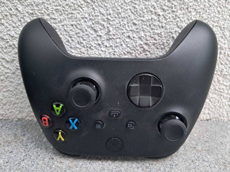 Konsola do gier XBOX SERIES X z dwoma grami