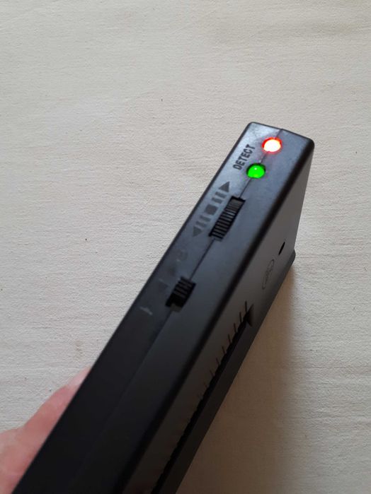 Настінний сканер металодетектор для труб, проводів