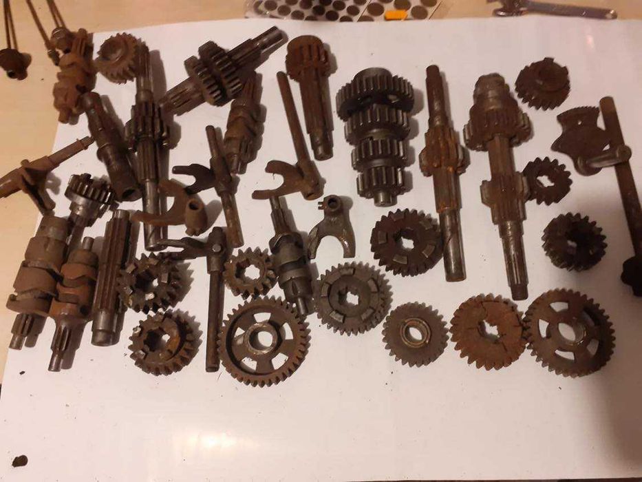 IŻ 49  tłoki i części