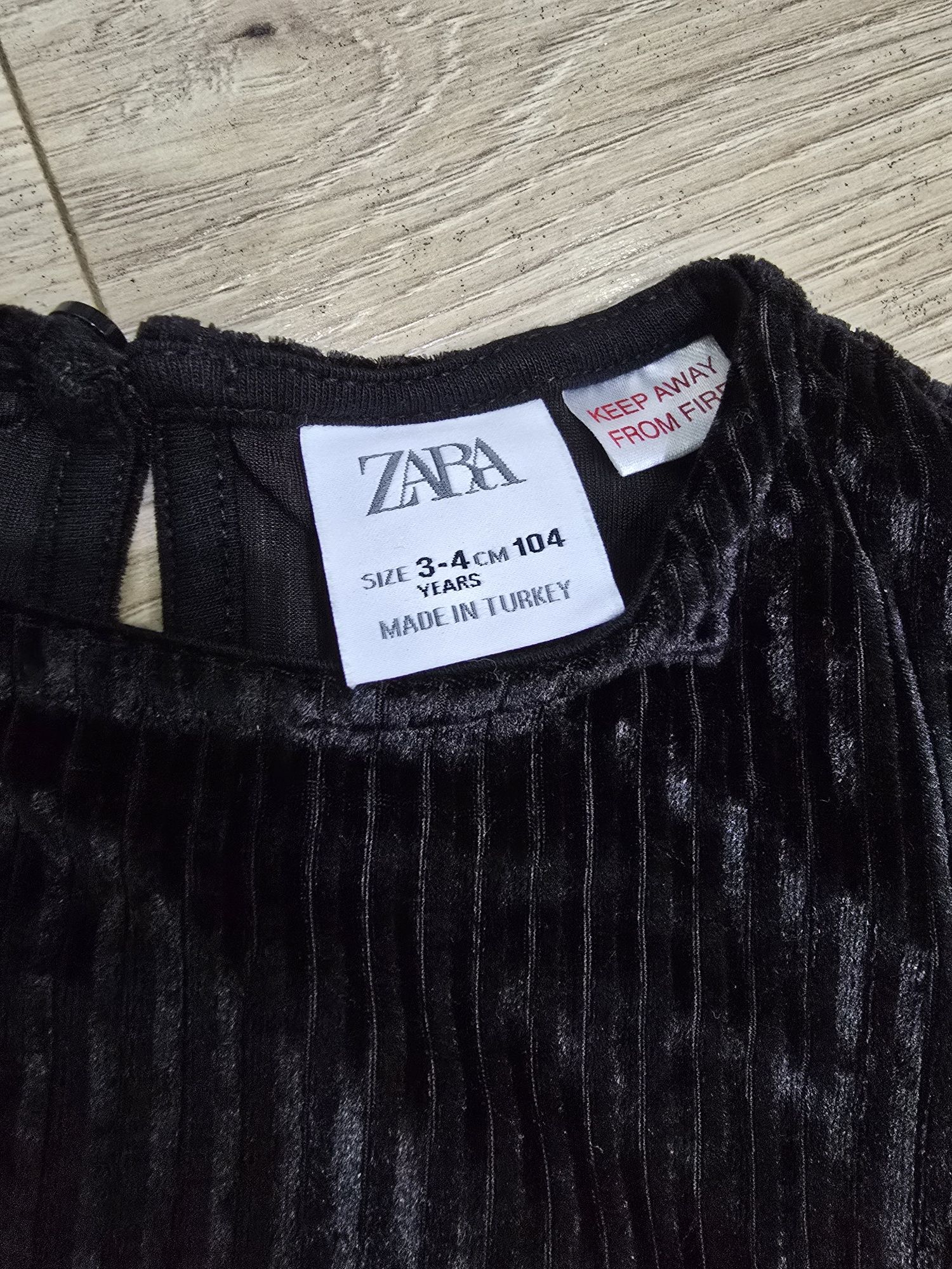 Bluzka koszulka welurowa czarna Zara