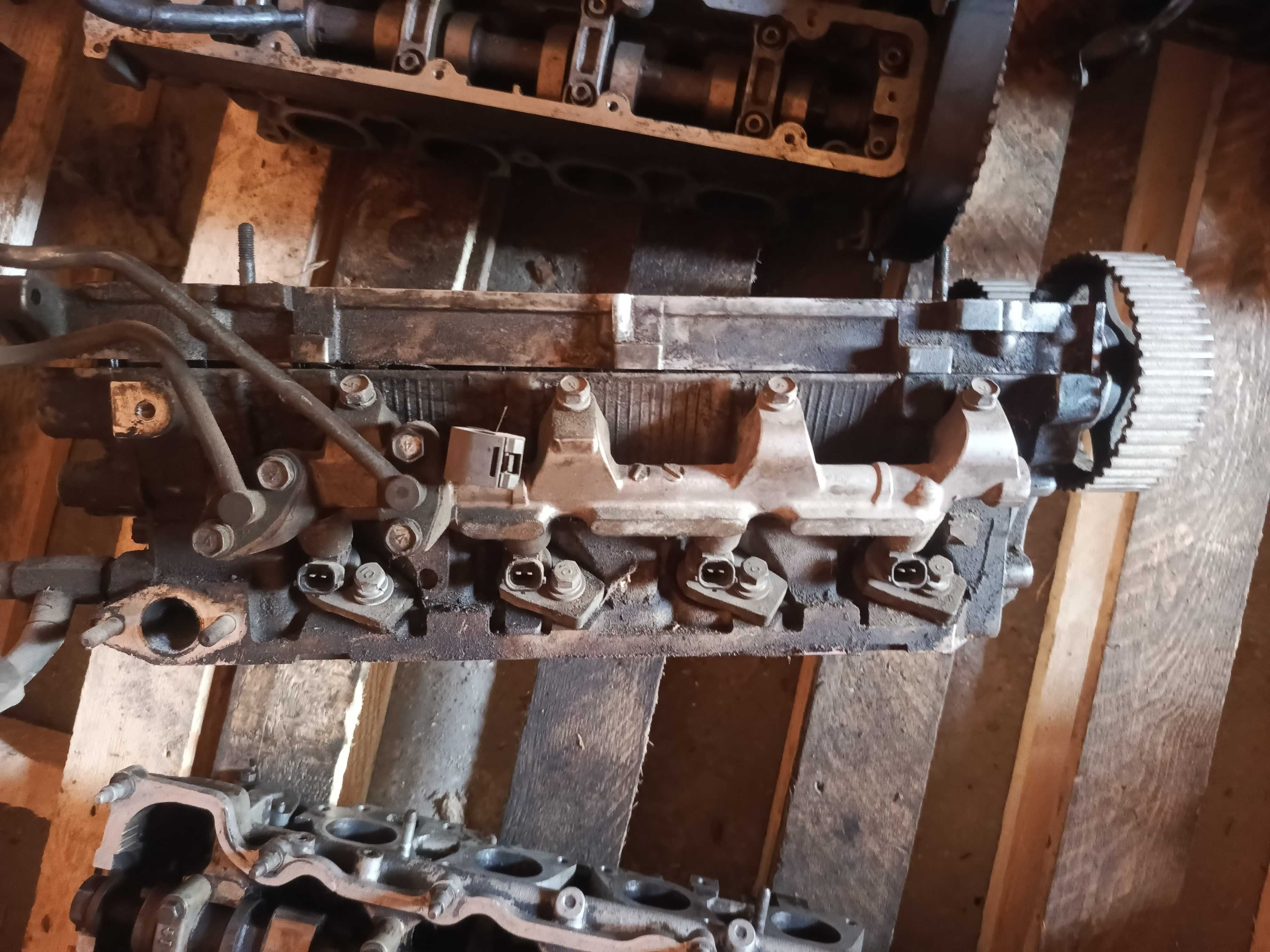 Головка блоку циліндрів Mitsubishi 1.8-2.0 G9GDI DX4 Volvo S40
