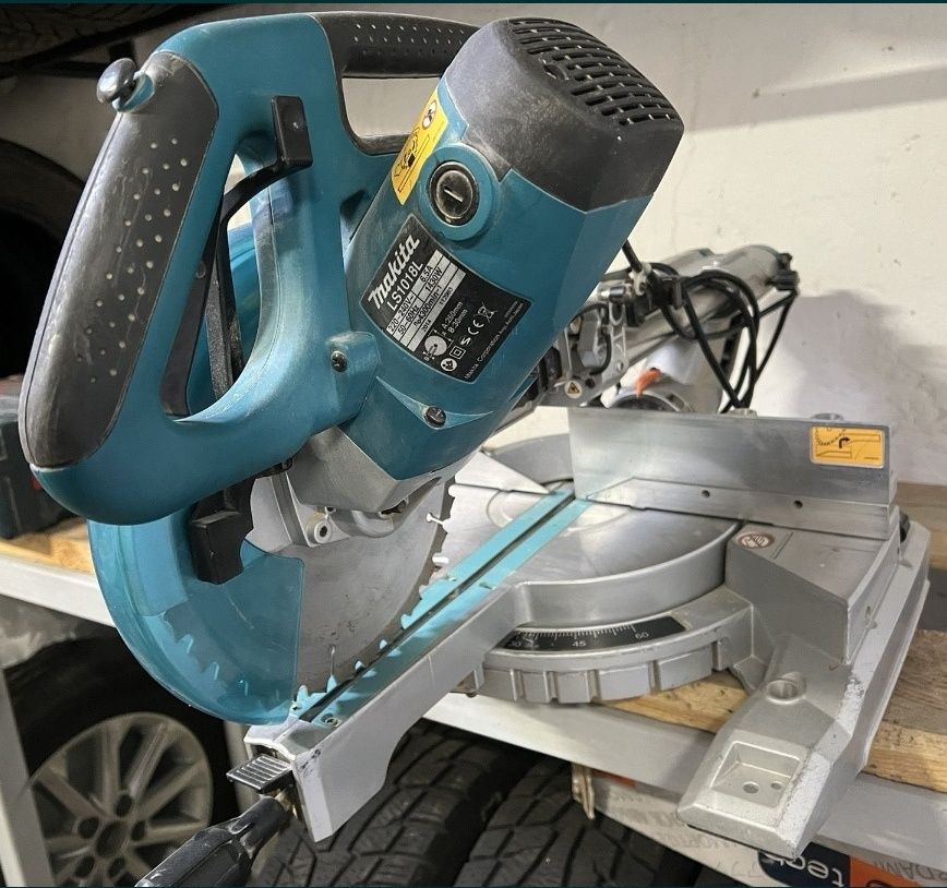 MAKITA LS1018L торцовочная електропила