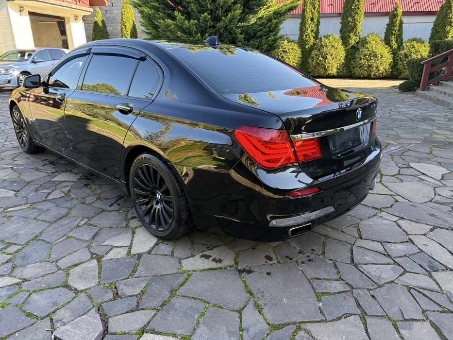 BMW 750 long 4.4 бензин
