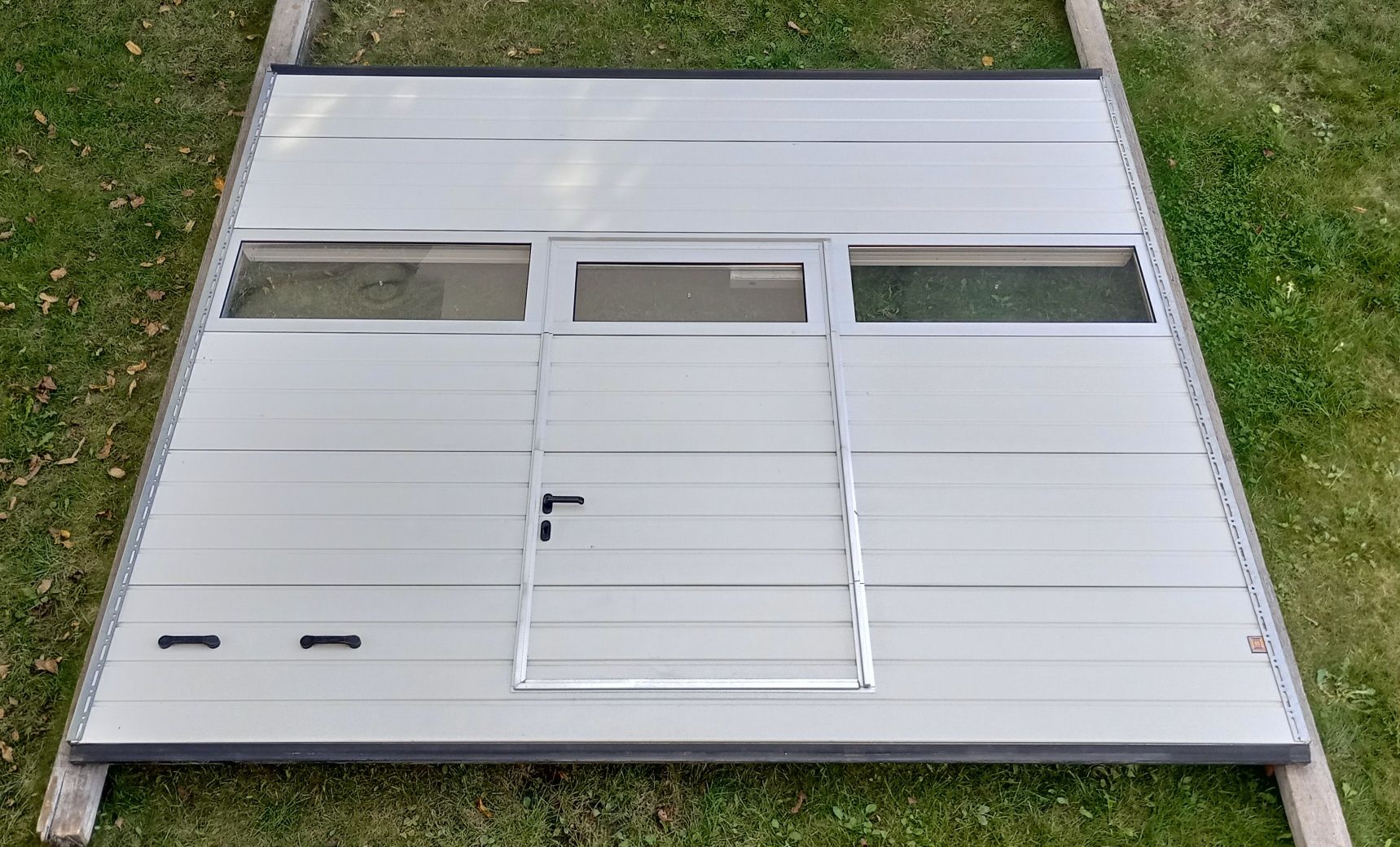 Brama z drzwiami Hormann segmentowa garażowa panelowa aluminiowa przem