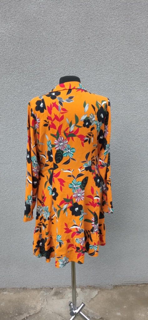 Sukienka w kwiaty XL